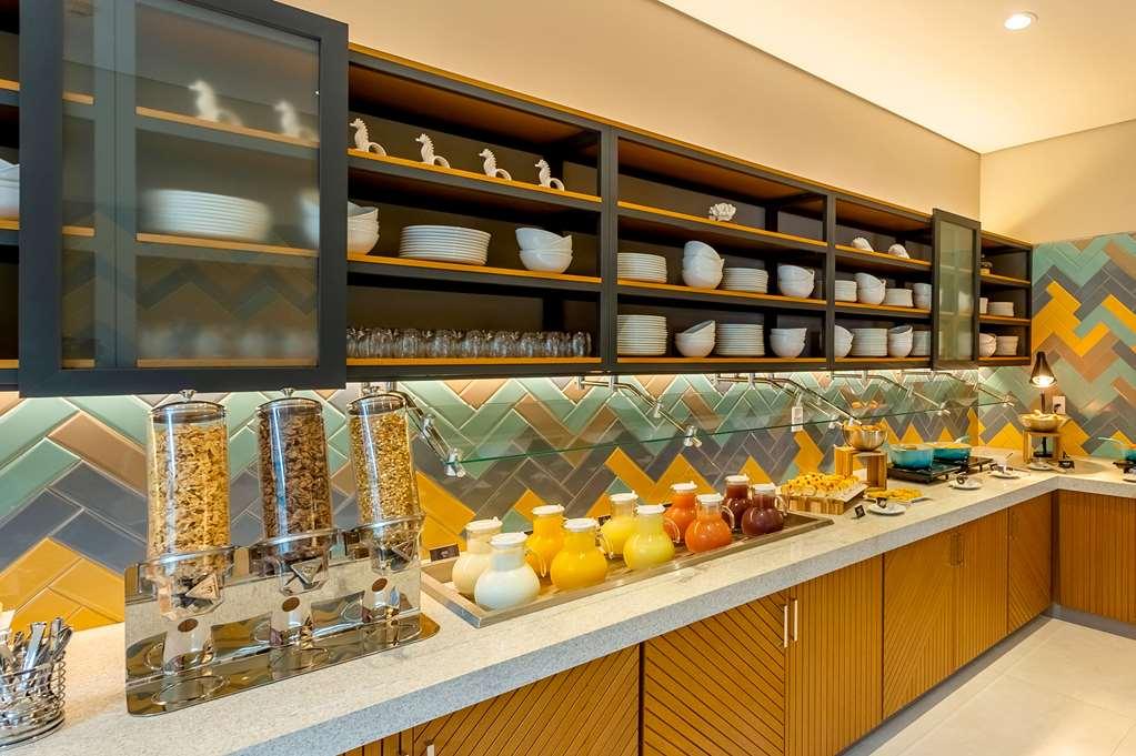 Hyatt Place Macae Restaurant photo