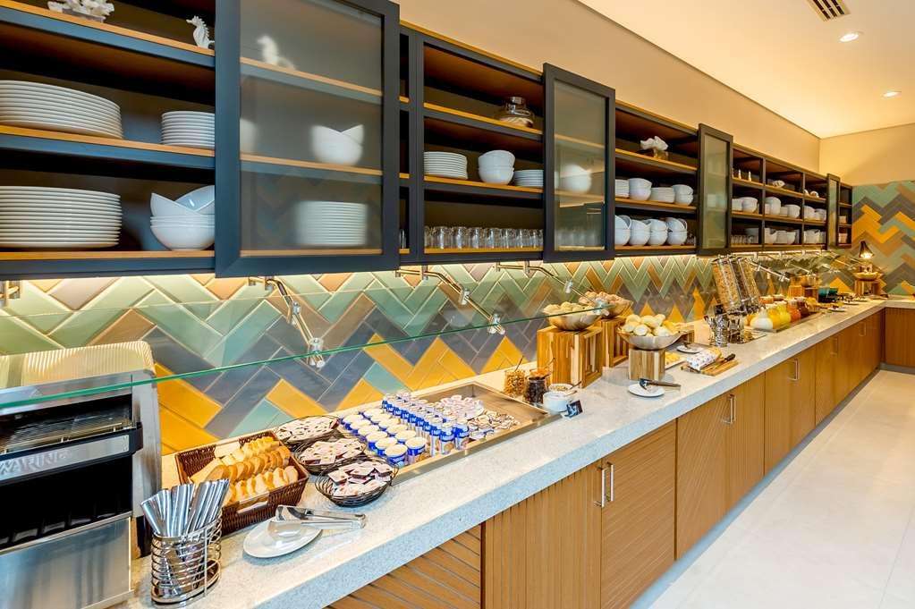 Hyatt Place Macae Restaurant photo